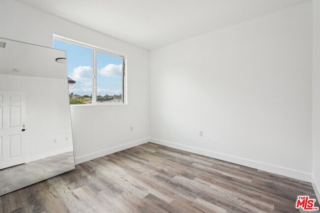 Building Photo - 2516 Malabar St