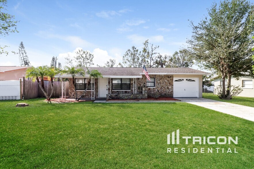 Primary Photo - 1569 Lotus Path