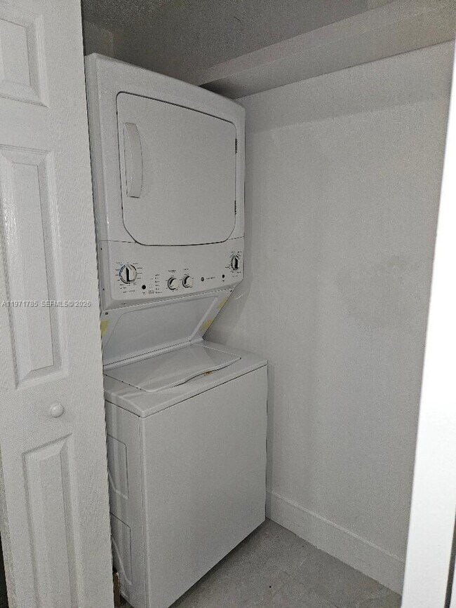 Building Photo - 20543 SW 92 #20543 Cutler Bay, FL 33189