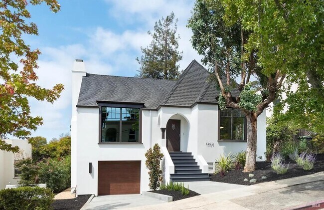 Building Photo - 1309 Nye St