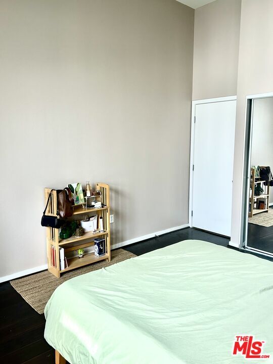 Building Photo - 630 W 6th St