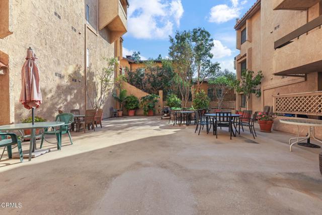 Building Photo - 640 S Lake Ave