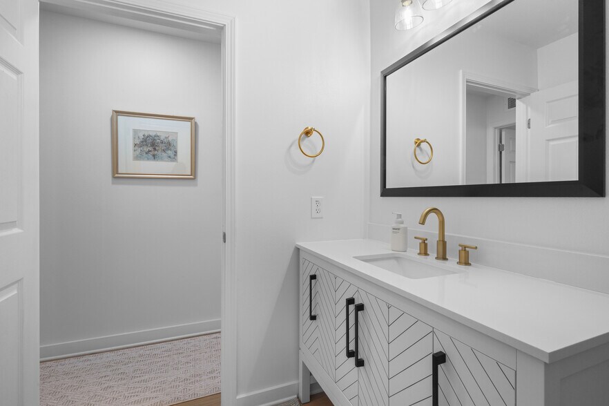 Building Photo - 2927 Nicholson Dr