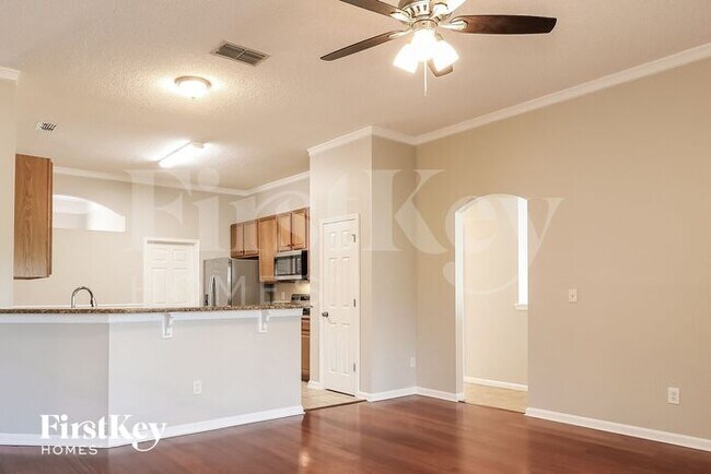 Building Photo - 3931 Lake Crest Terrace