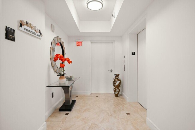 Building Photo - 101 S Fort Lauderdale Beach Blvd