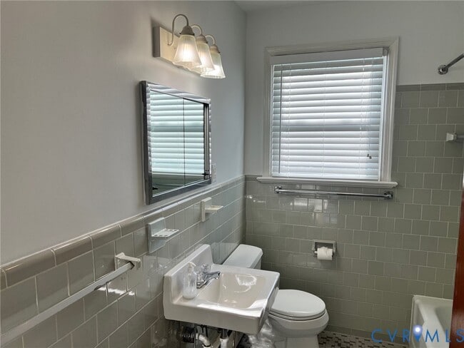 Building Photo - 10894 Tiller Rd