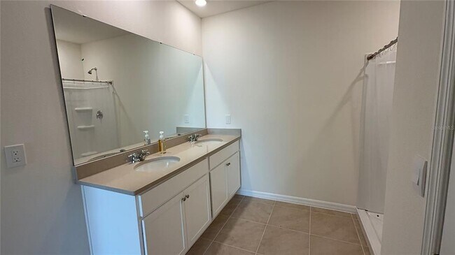 Building Photo - 504 Taylor Grvs St