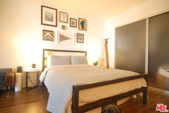 Building Photo - 901 Flower St