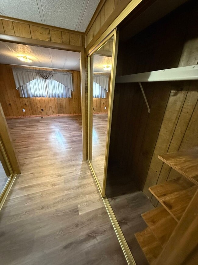 Building Photo - 4 Bed 2 Bath Home with 2 Car Garage, Large Private Fenced Yard. Lander, WY