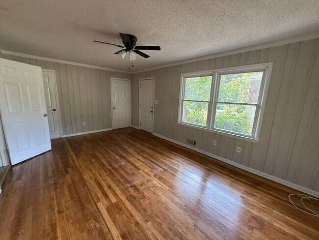 Building Photo - Charming 4-Bedroom Home in Forest Park, GA...