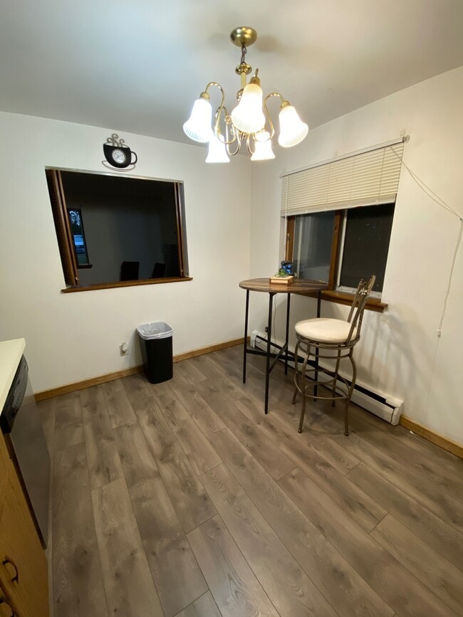 Building Photo - 1321 Division St