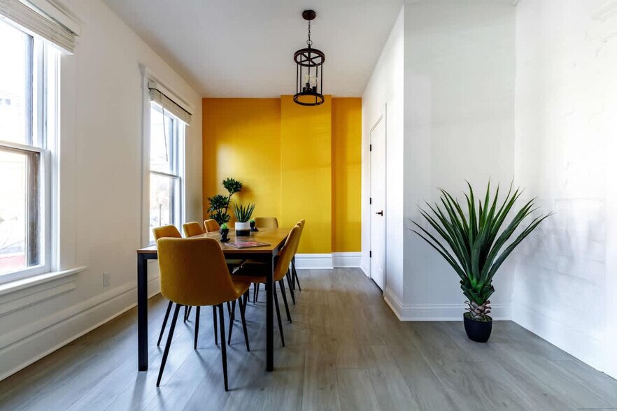 Building Photo - 313 W 4th Ave