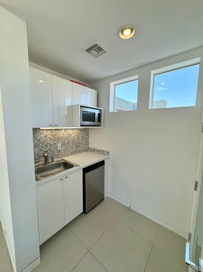 Building Photo - 2065 Tangerine Ct