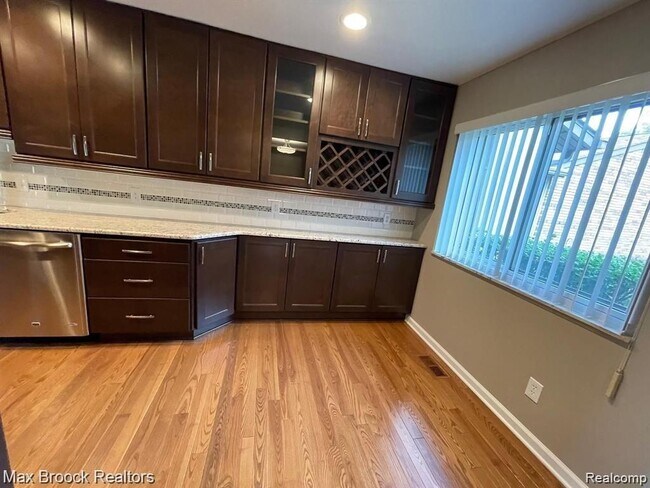 Building Photo - 4585 Laurel Club Cir