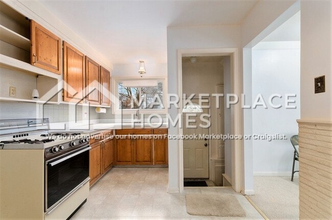 Building Photo - 271 Gilman St