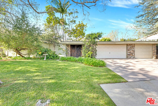 Building Photo - 30611 Las Estrellas Dr
