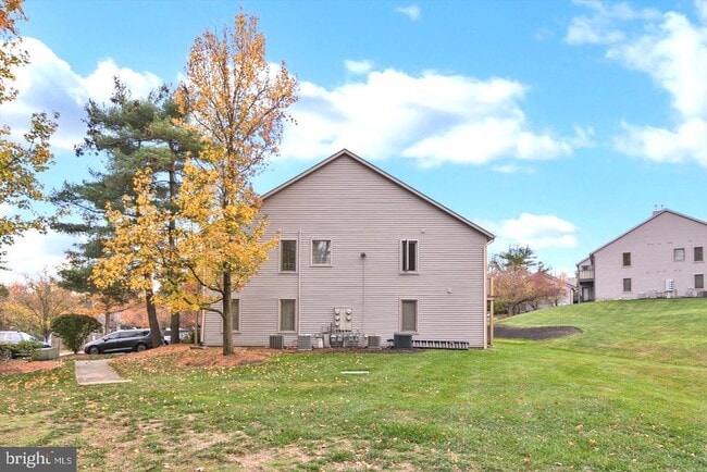 Building Photo - 1966 The Woods II