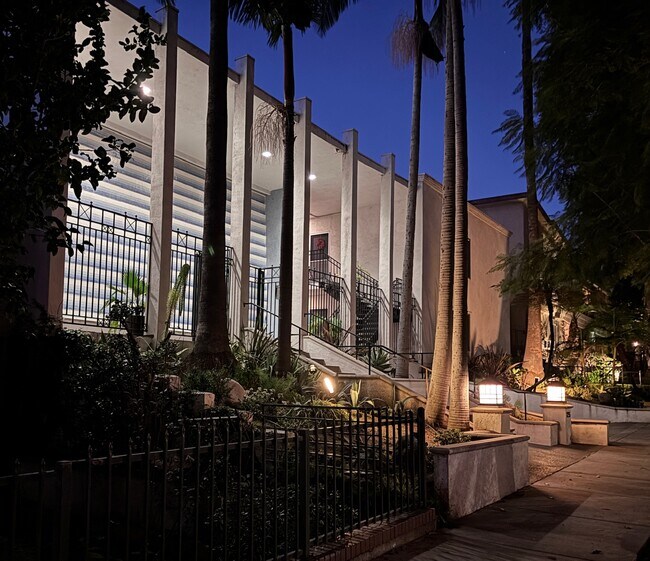 Building Photo - 1255 N HARPER Ave