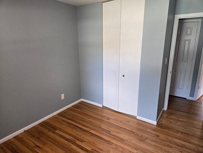Building Photo - Well maintained 3 bedroom home