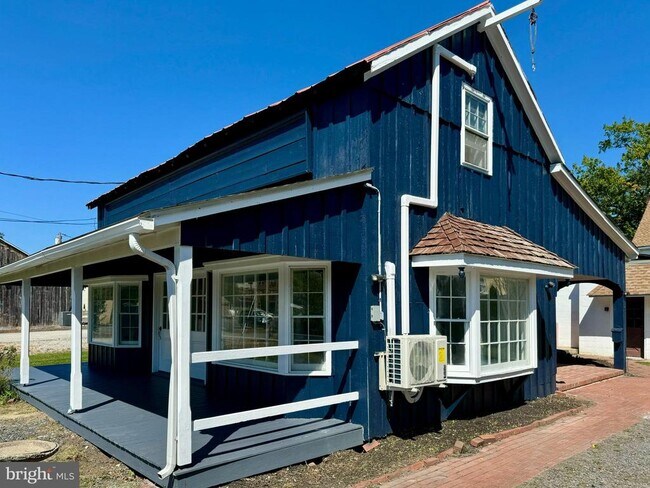 Building Photo - 25 Main St