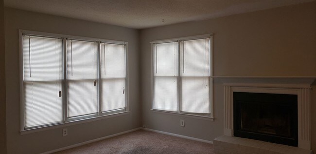 Building Photo - 3925 Highridge Dr SW