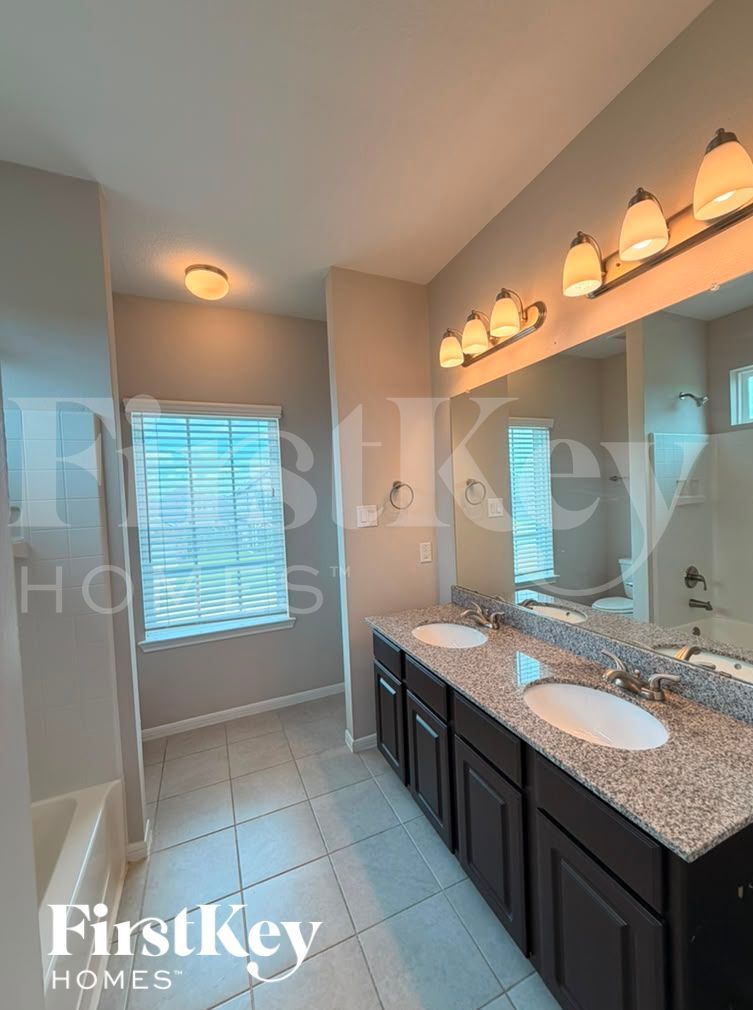 Building Photo - 3209 Youngs Meadow Ln