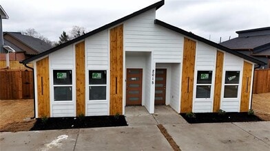 Building Photo - 2025 Stuart St