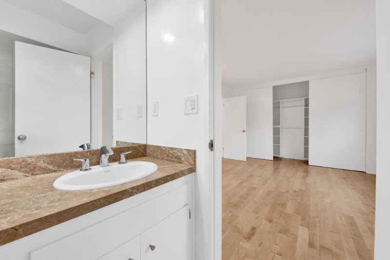 Building Photo - 7767 Hollywood Blvd