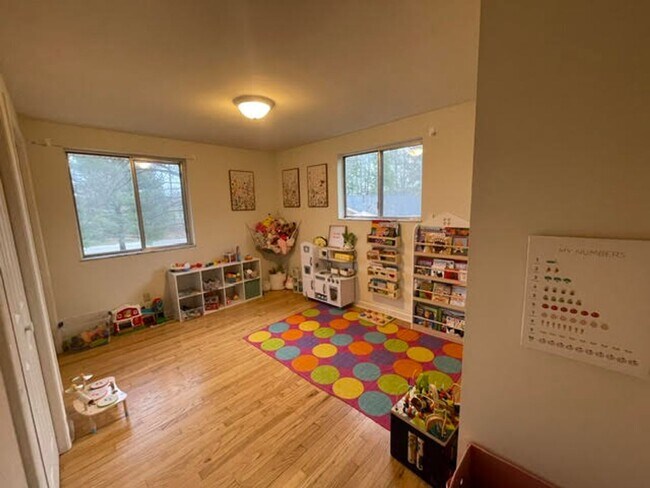 Building Photo - 3840 E 10th St