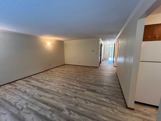 Building Photo - 106 La Villa Dr