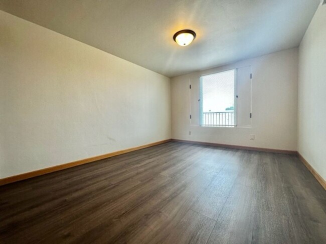 Building Photo - 503 S Main St