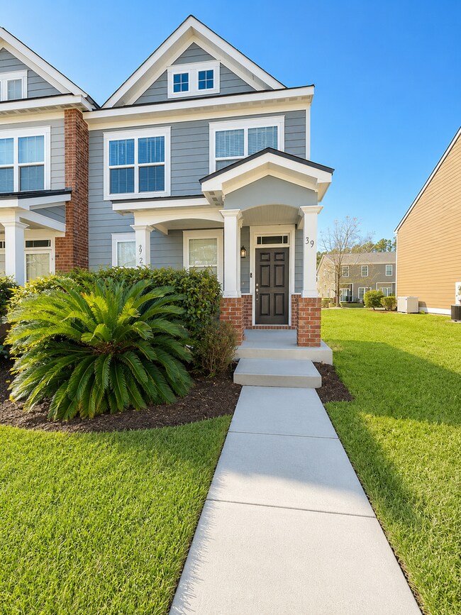 Building Photo - **Two-Year Lease Special**