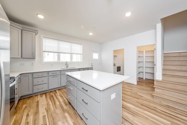 Building Photo - 3803 Lands End Ct