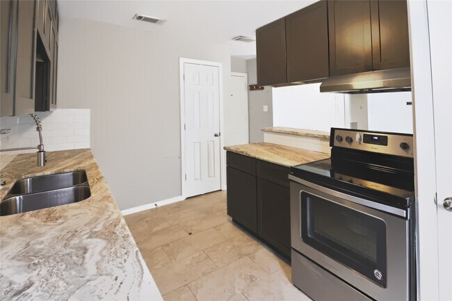 Building Photo - 11930 Ashcroft Dr