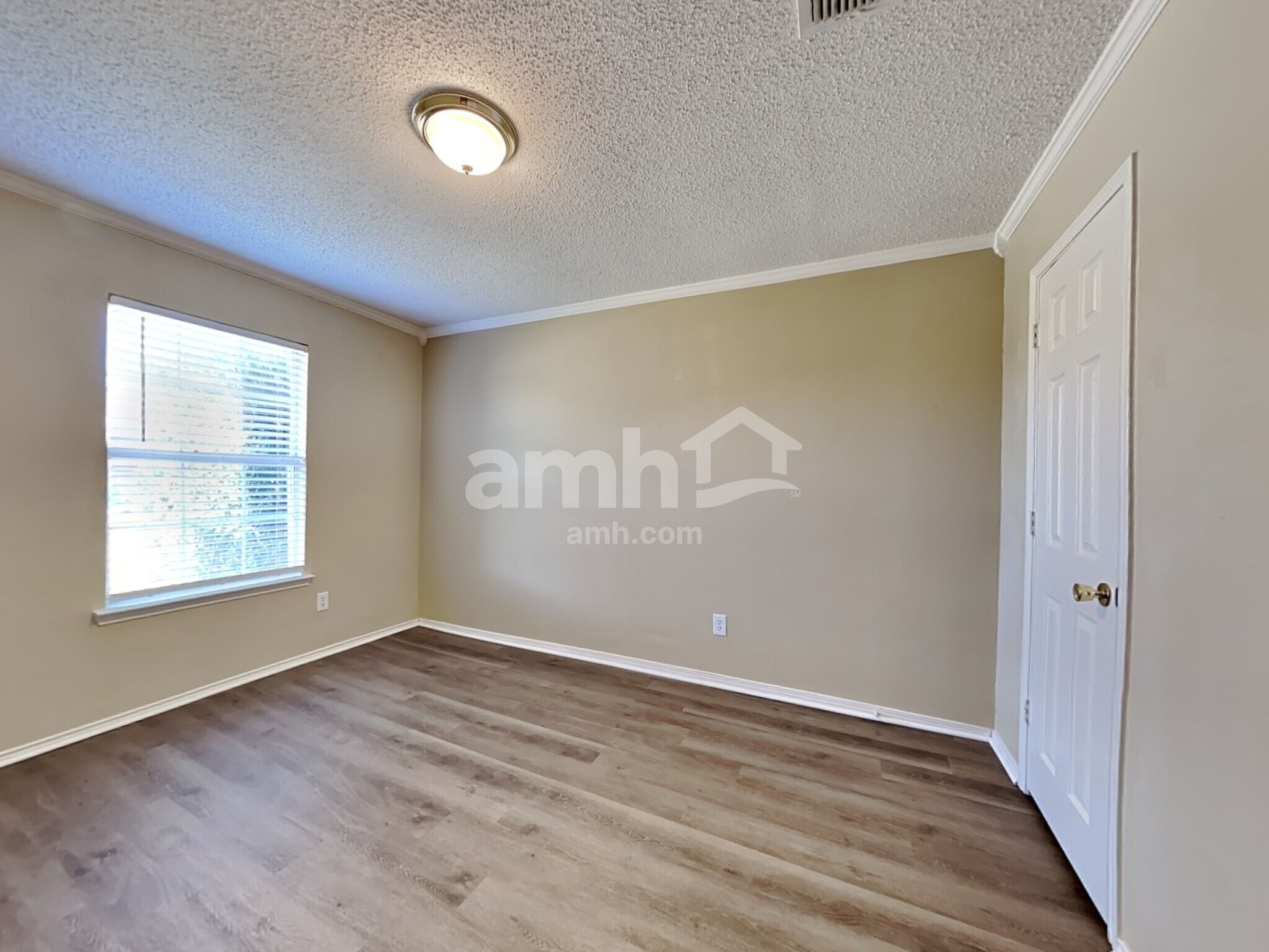 Building Photo - 3207 Athens Dr