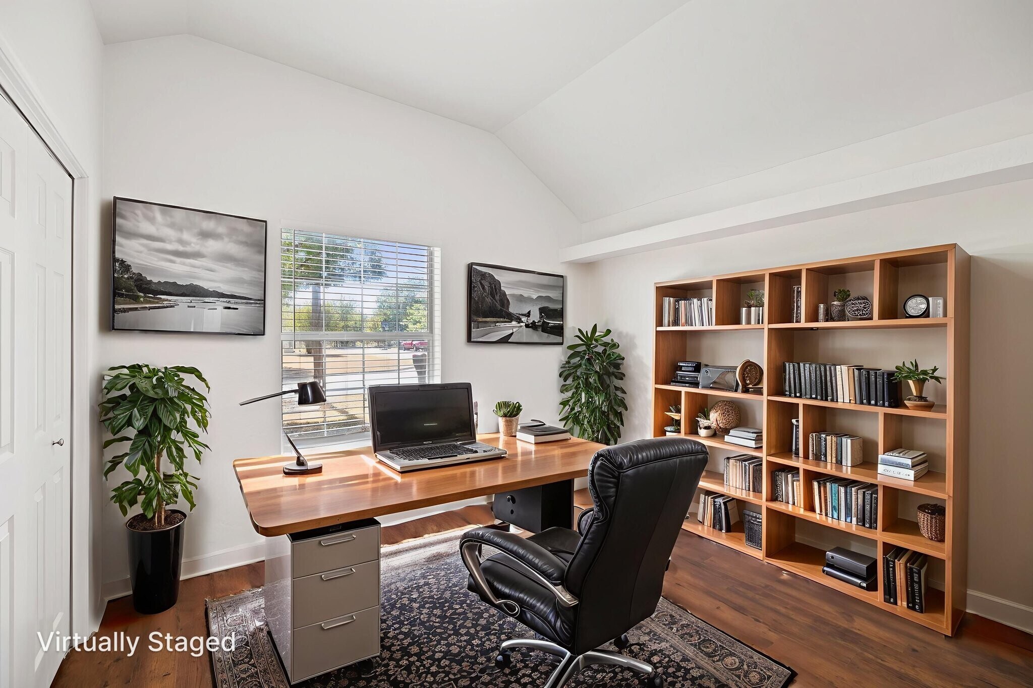 Building Photo - 917 Garden View Dr