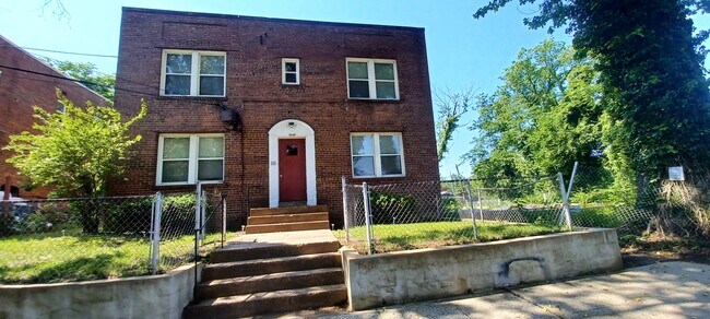 Building Photo - 3209 Dubois Pl SE