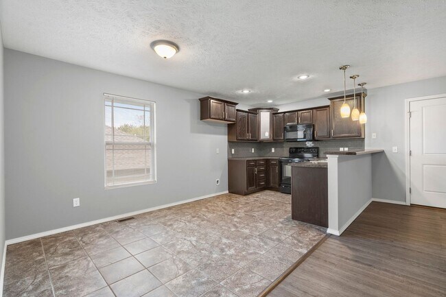 Building Photo - 3 Bedroom in Nixa!
