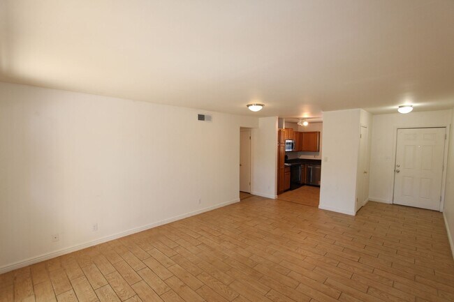 Building Photo - 2 Bedroom Condo in Pineview Village | Ground-Level Unit