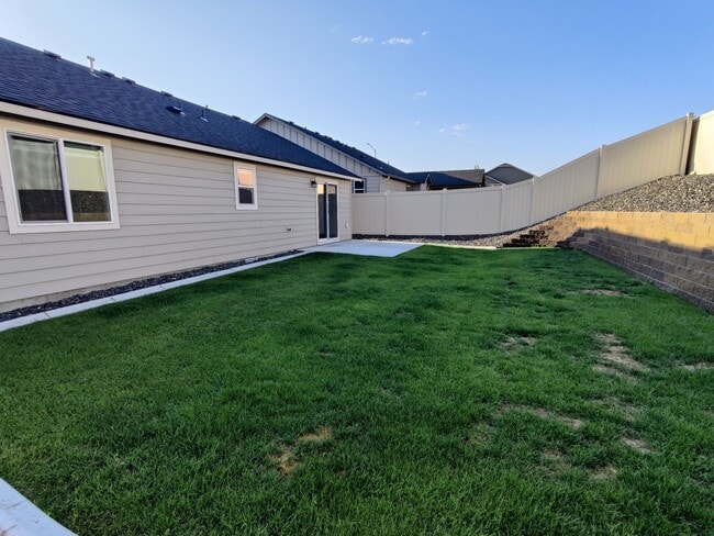 Building Photo - Great South Richland Location