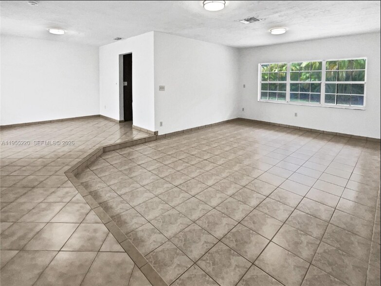 Building Photo - 10001 SW 99th Ave