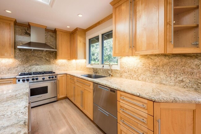 Building Photo - 30 Knightwood Ln