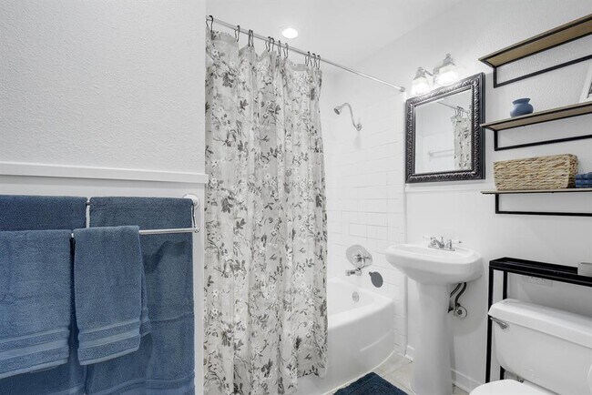 Building Photo - 5800 Chesterfield Ave