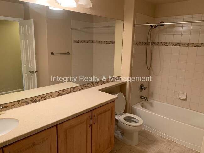 Building Photo - 552 Hanging Rock Pl