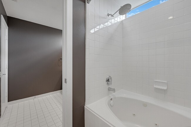 Building Photo - 1504 Cleveland St