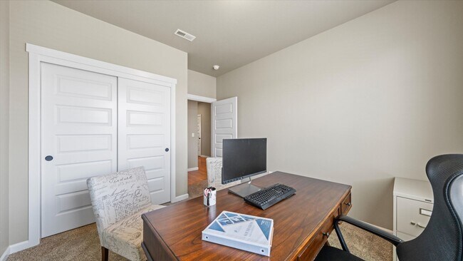 Building Photo - Move-In Ready West Richland Rental – 3-Car Garage, Fenced Yard, Hot Tub Included