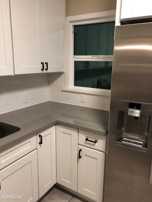 Building Photo - 1823 Michigan Ave