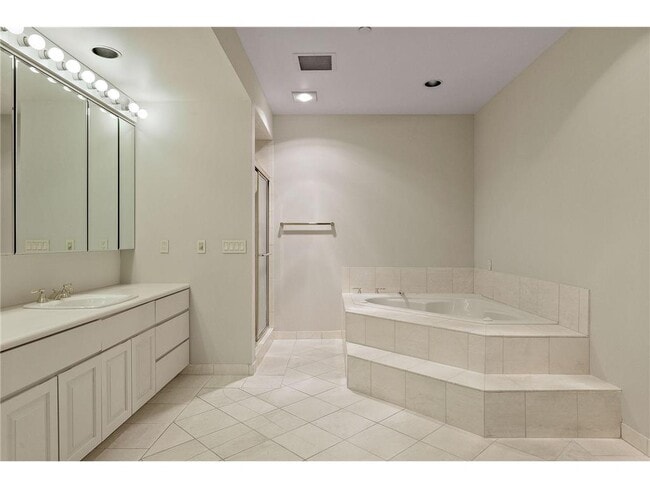 Building Photo - 1830 Eagle Ridge Dr