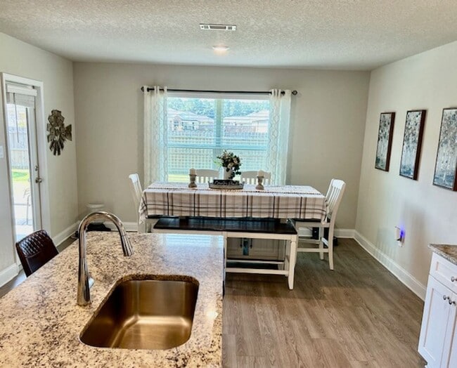 Building Photo - Gulfport 4 Bedroom