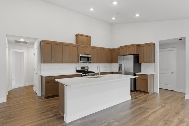 Building Photo - Elegant 4 Bedroom| 3 Bathroom Tigard Home ...